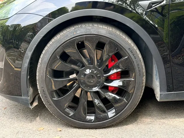 Tesla Model Y — Фото автомобиля 19