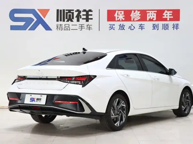 Hyundai Elantra — Фото автомобиля 4