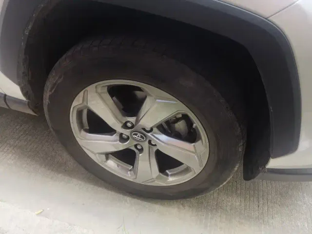 Toyota RAV4 — Фото автомобиля 8