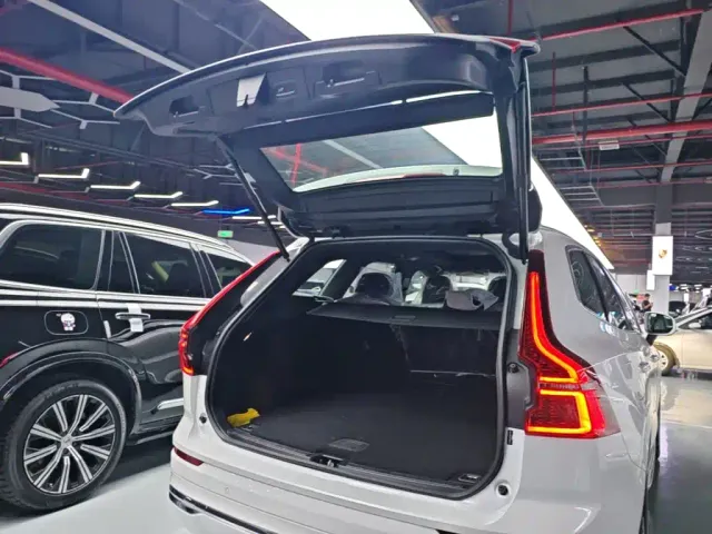 Volvo XC60 — Фото автомобиля 18