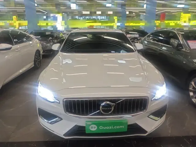 Volvo S60 — Фото автомобиля 2