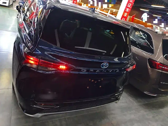 Toyota Granvia — Фото автомобиля 21
