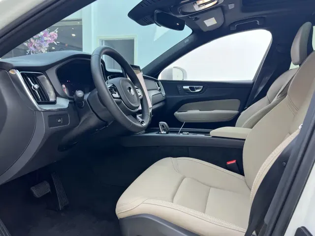 Volvo XC60 — Фото автомобиля 11