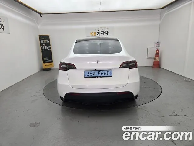 Tesla Model Y — Фото автомобиля 5
