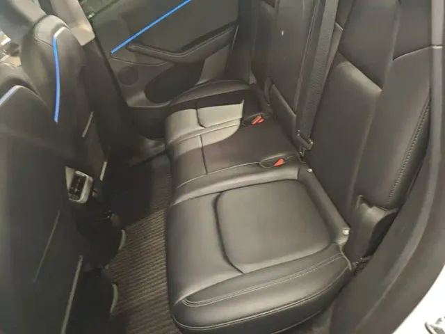 Tesla Model Y — Фото автомобиля 16
