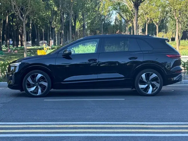 Audi Q5 e-tron — Фото автомобиля 3
