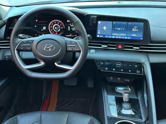 Hyundai Elantra — Фото автомобиля 15