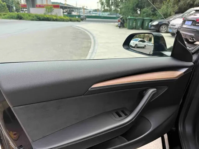 Tesla Model 3 — Фото автомобиля 4
