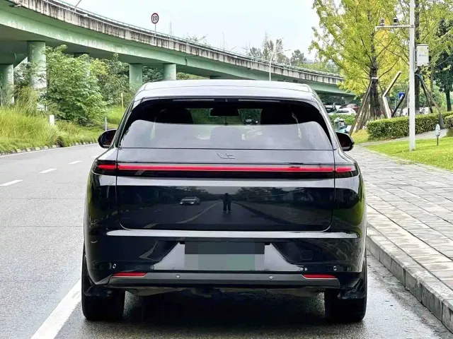 Li Auto L7 — Фото автомобиля 12