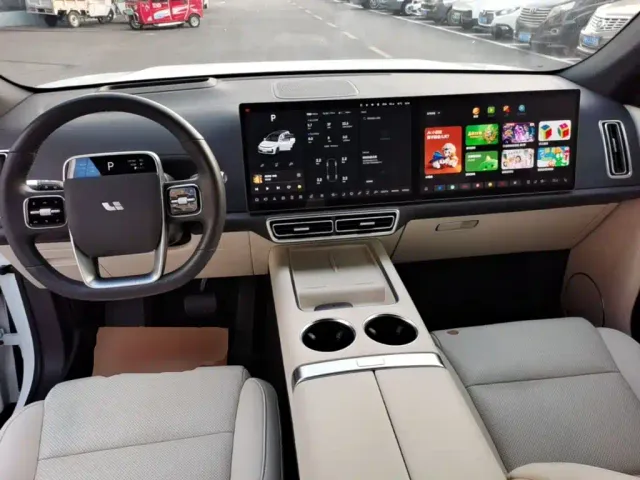 Li Auto L7 — Фото автомобиля 9