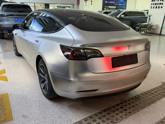 Tesla Model 3 — Фото автомобиля 4