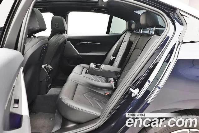 BMW 5 Series G60 — Фото автомобиля 14