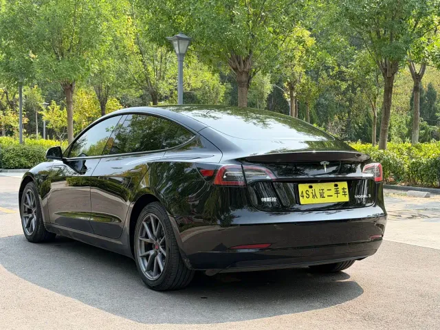 Tesla Model 3 — Фото автомобиля 19