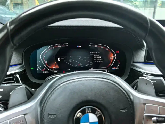 BMW 5 Series — Фото автомобиля 11