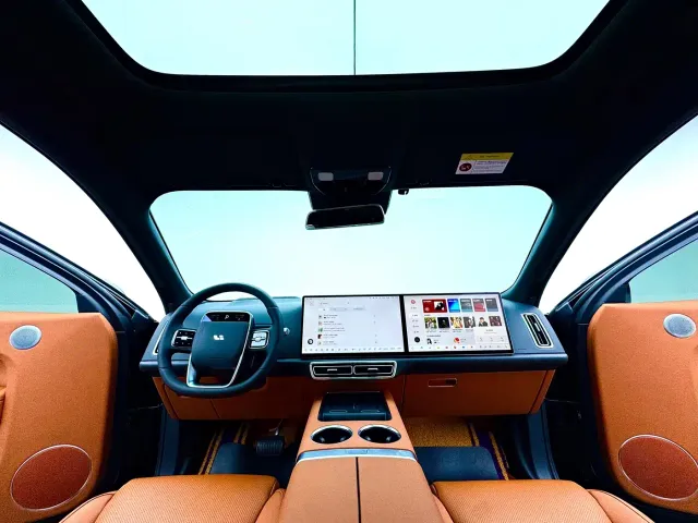 Li Auto L8 — Фото автомобиля 16