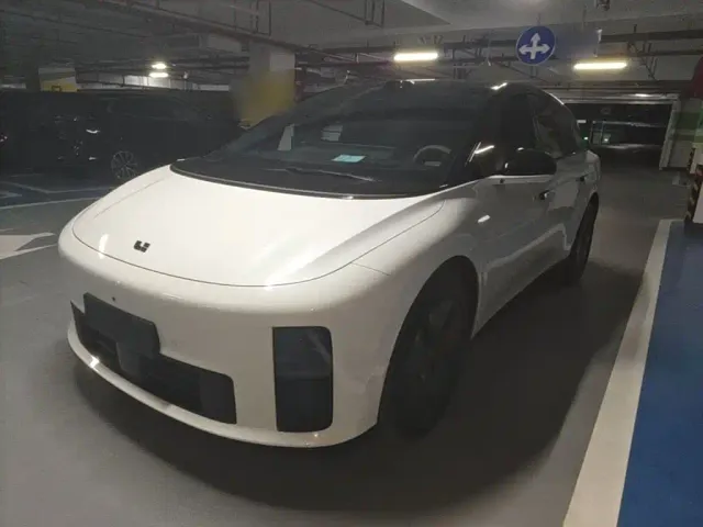 Фотография автомобиля — Li Auto i6