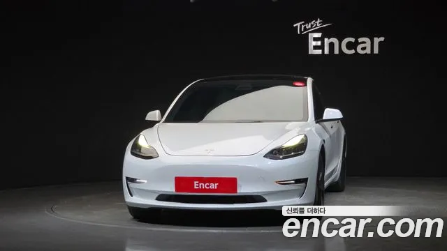 Tesla Model 3 — Фото автомобиля 3