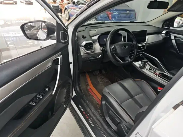 Geely Binyue — Фото автомобиля 15