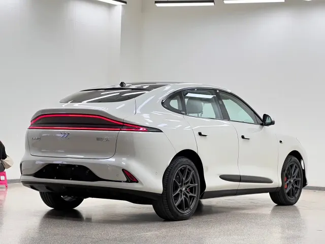 IM Motors LS6 — Фото автомобиля 7