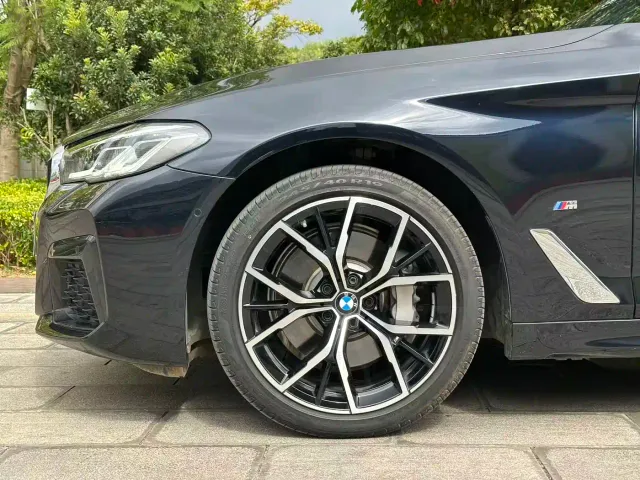BMW 5 Series — Фото автомобиля 24