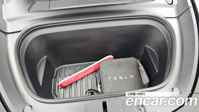 Tesla Model Y — Фото автомобиля 9