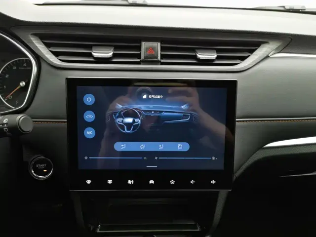 Roewe RX3 — Фото автомобиля 12