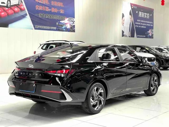 Hyundai Elantra — Фото автомобиля 14