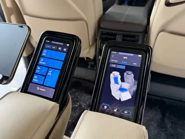 Toyota Alphard — Фото автомобиля 10
