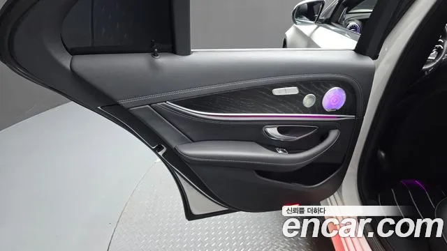 Mercedes-Benz E-Class — Фото автомобиля 20