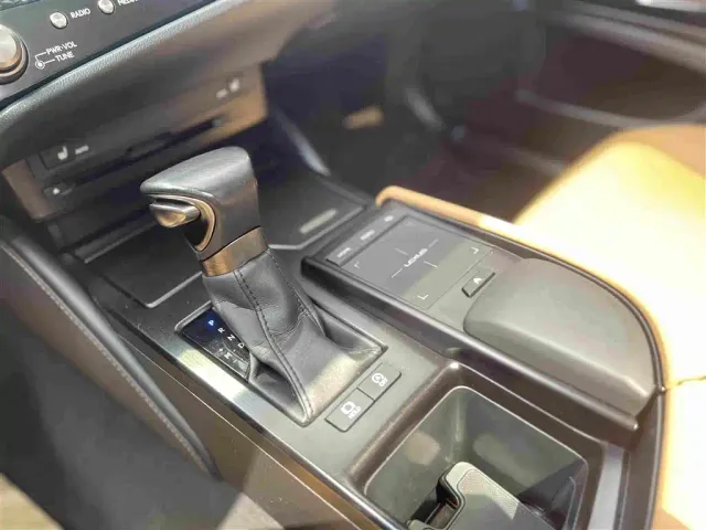 Lexus ES — Фото автомобиля 18