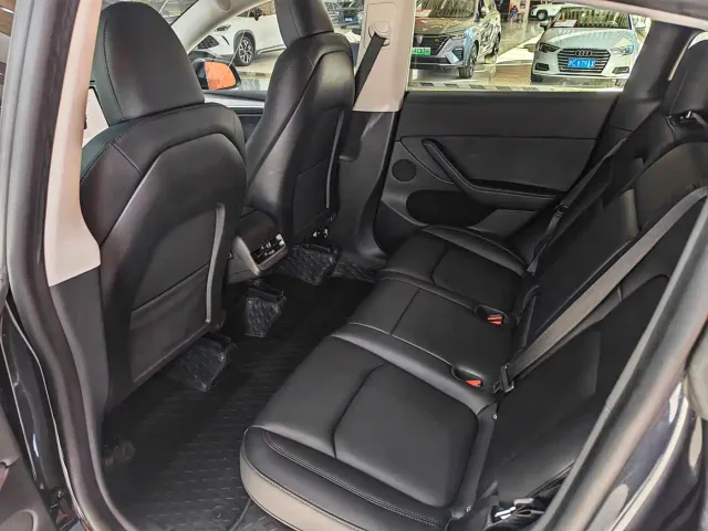 Tesla Model Y — Фото автомобиля 8