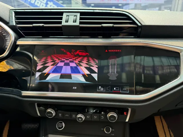 Audi Q3 — Фото автомобиля 12