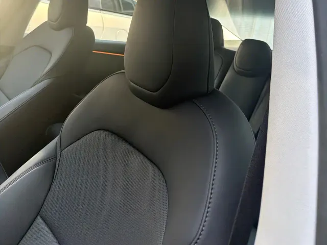 Tesla Model 3 — Фото автомобиля 24