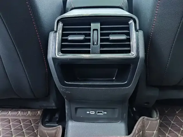 Skoda Karoq — Фото автомобиля 14
