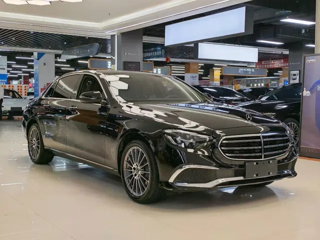 Mercedes-Benz E-Class — Фото автомобиля 3
