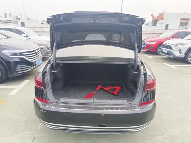 Volkswagen Passat 2023 330TSI Starlight Premium Edition — Фото автомобиля 18
