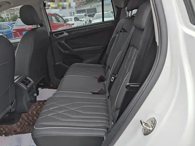 Volkswagen Tiguan L — Фото автомобиля 16