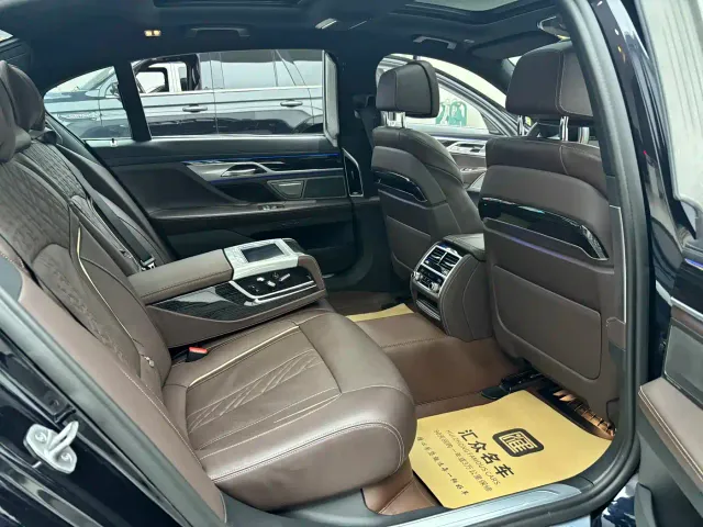 BMW 7 Series — Фото автомобиля 8