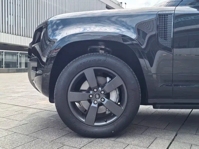 Land Rover Defender — Фото автомобиля 16