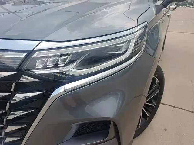 Roewe iMAX8 — Фото автомобиля 23