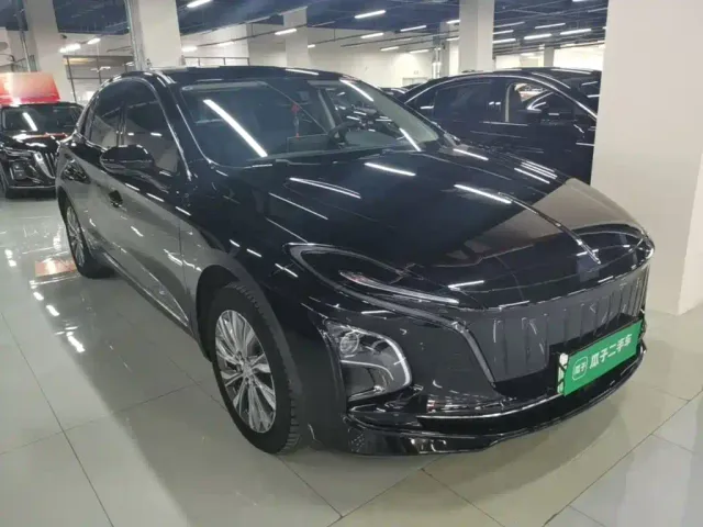 Hongqi E-QM5 — Фото автомобиля 3