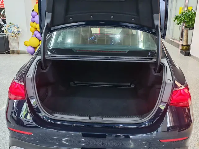 Mercedes-Benz E-Class — Фото автомобиля 14