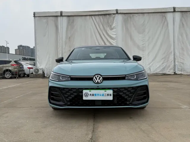 Volkswagen Passat — Фото автомобиля 2