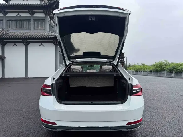 Skoda Superb — Фото автомобиля 20