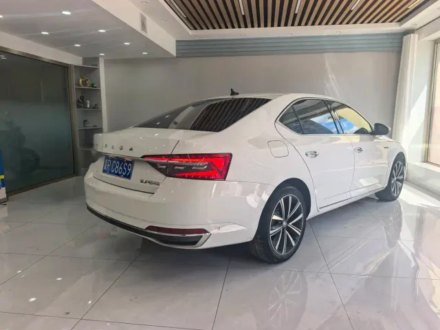 Skoda Superb — Фото автомобиля 4