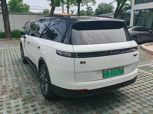 Lynk & Co 900 — Фото автомобиля 3