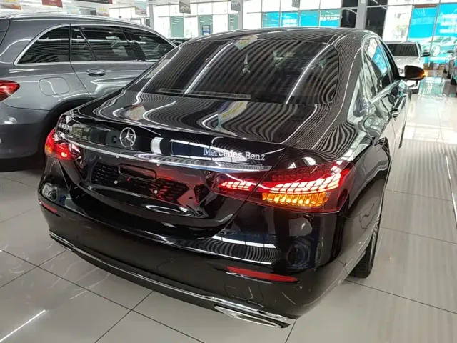 Mercedes-Benz E-Class — Фото автомобиля 6