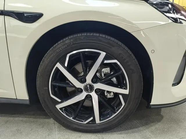 BYD Seal 07 DM-i — Фото автомобиля 16