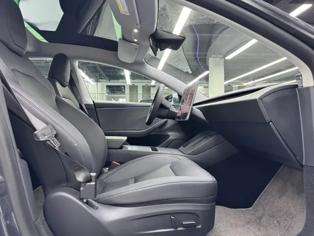 Tesla Model 3 — Фото автомобиля 6