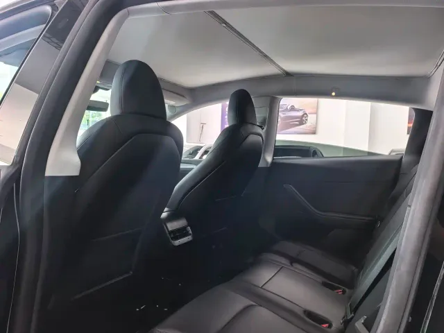 Tesla Model Y — Фото автомобиля 12